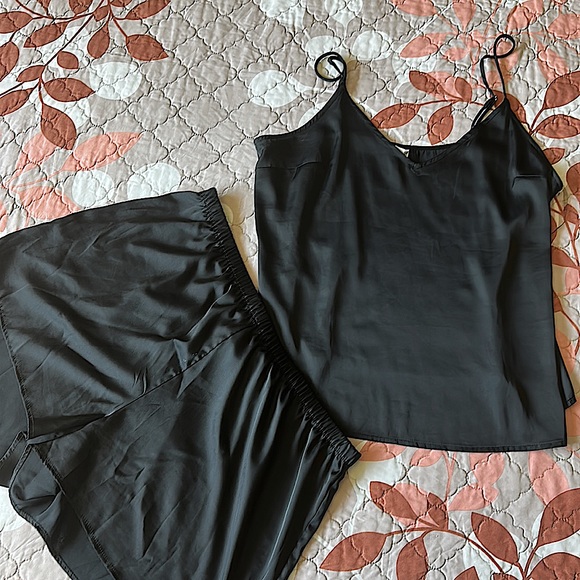 cute two piece loose silky pj set. really comfortable:) really soft! - Picture 1 of 2